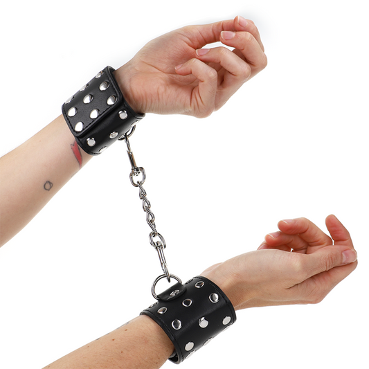 KINK - SNAP FASTEN WRIST RESTRAINTS FULL OF ADJUSTABLE BLACK RIVETS 19-24CM X 5.5CM